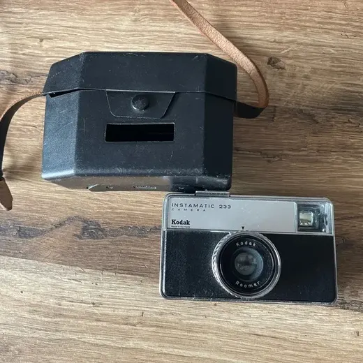 Appareil photo vintage instamatic 233