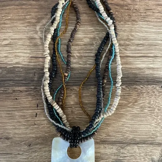Collier perles et coquillage