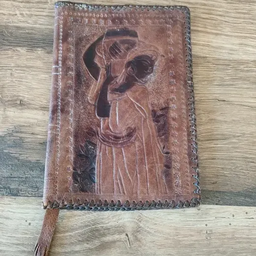 Protège livre en cuir style africain