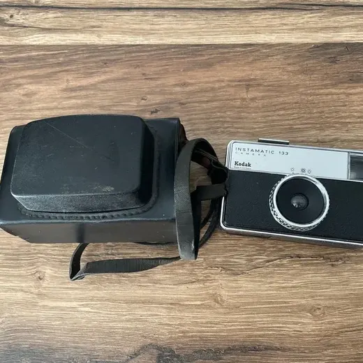 Appareil photo vintage instamatic 133