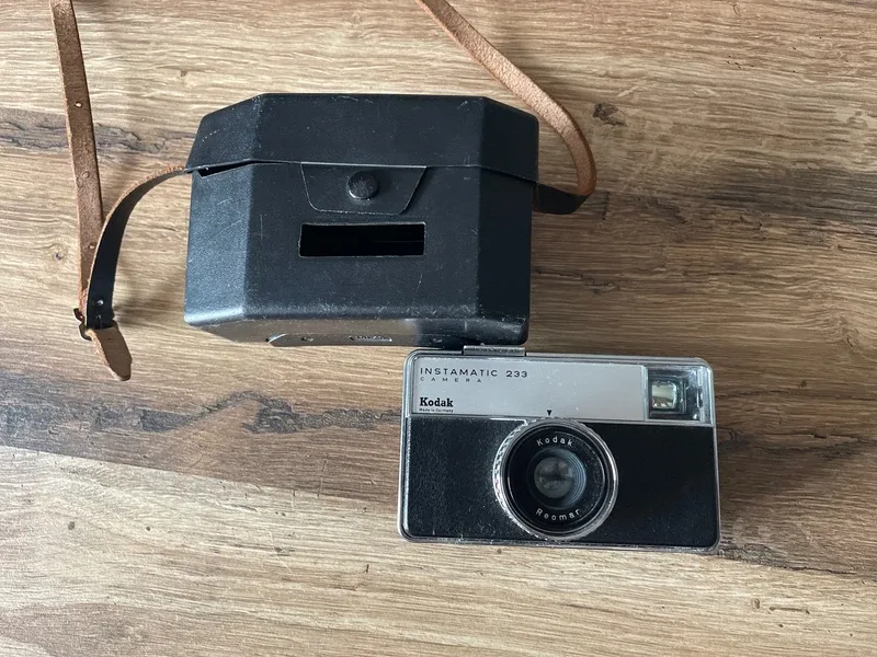 Appareil photo vintage instamatic 233
