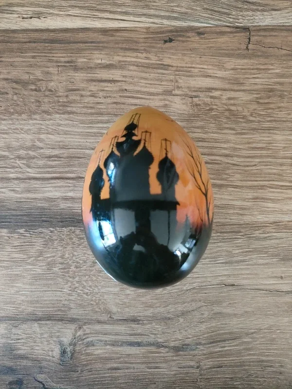 Oeuf de collection russe en bois laqué