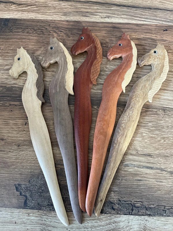 Ouvre lettre ou coupe papier tête de cheval en bois